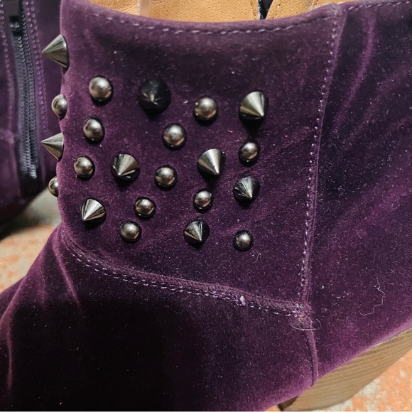 đź’‹Gorgeous Purple/Burgundy Suede Qupid Metal Spike Ankle Booties! - Picture 12 of 14